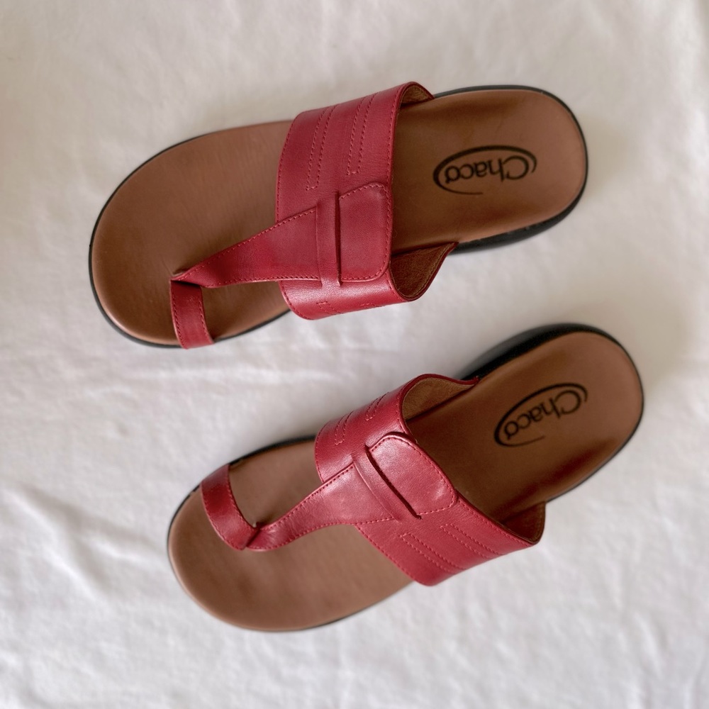 NWOT Chaco women’s leather loop toe sandal size 8